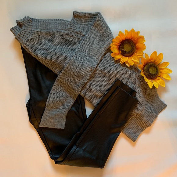 SOLD 🌺Open Shoulder Knit Sweater - Picture 5 of 10